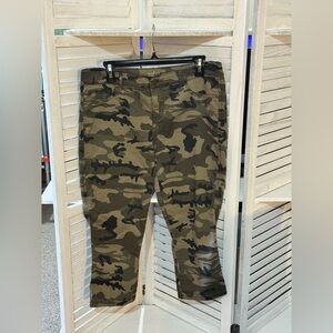 New York & Company Womens's Camo Cropped Jeans - Size 10